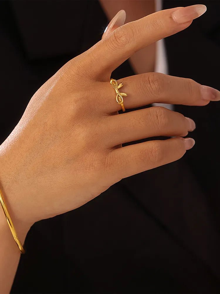 Stainless Steel Bow Ring – travel - inspired by Aroundtheworldinarush